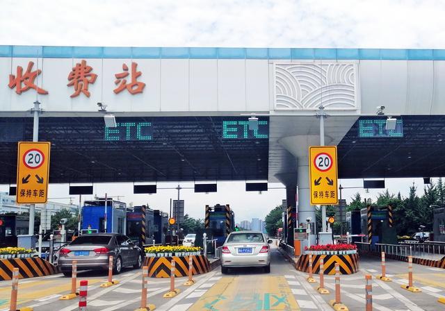 國(guó)慶長(zhǎng)假高速免通行費(fèi) 9座車(chē)暫不免費(fèi)